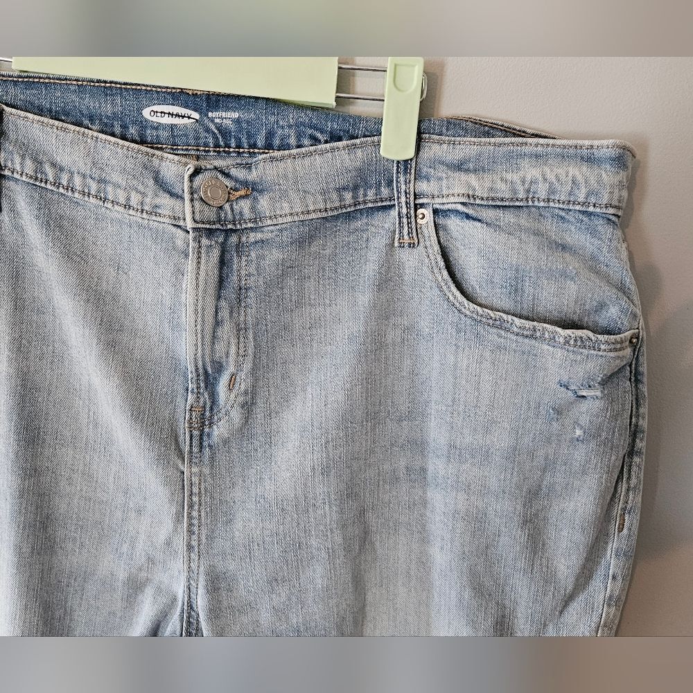Old Navy Mid Rise Boyfriend Light Wash Embroidered Jeans Size 18 - Picture 2 of 10